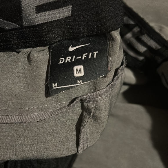 men’s nike atlethic shorts dri fit size medium good quality worn before - Picture 3 of 6
